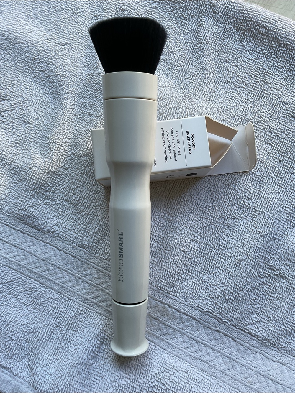 Powder Brush — White Kabuki Brush for Women Skincare